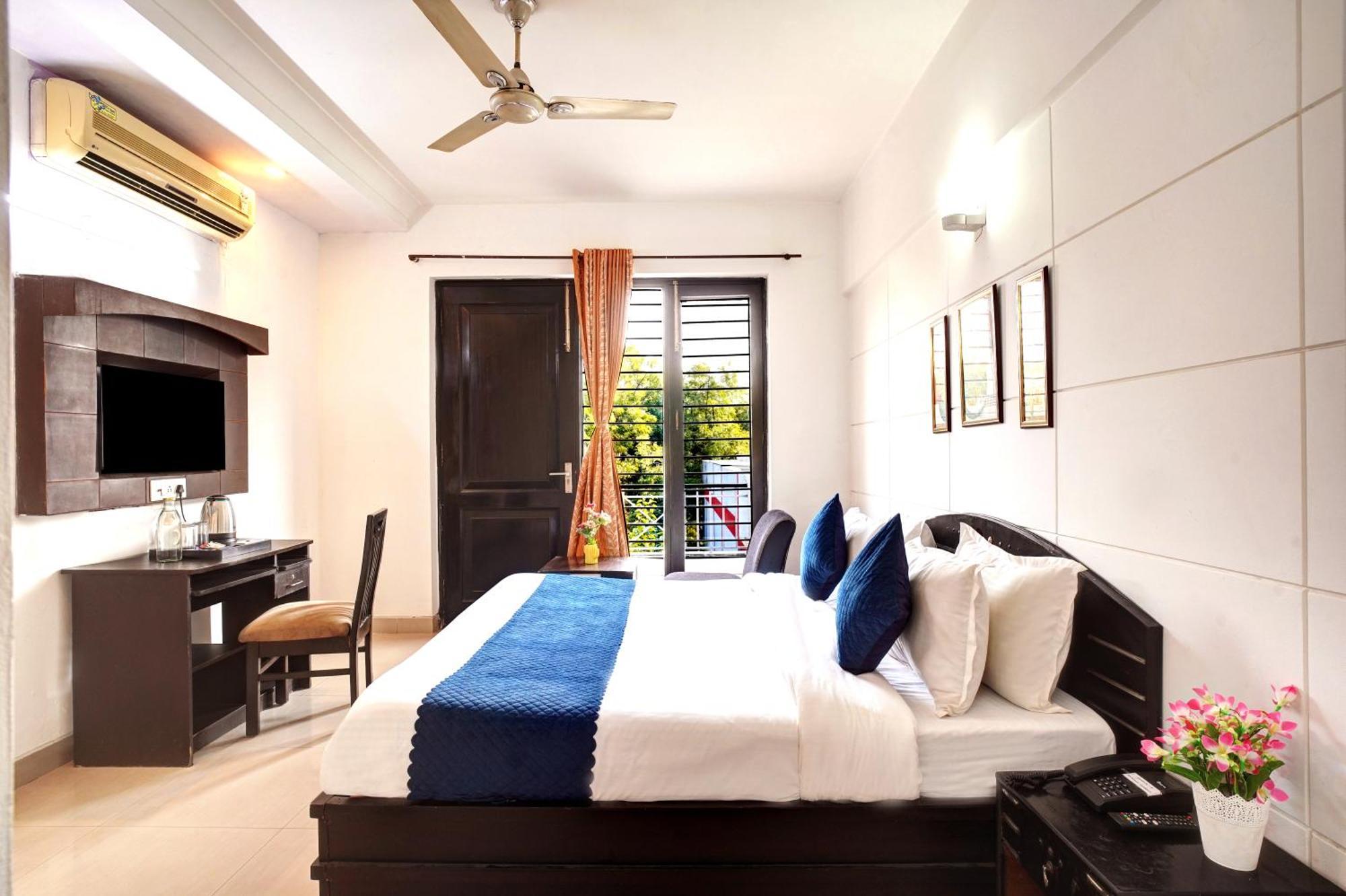 Nexhub Stay - Huda City Centre Gurgaon Eksteriør billede