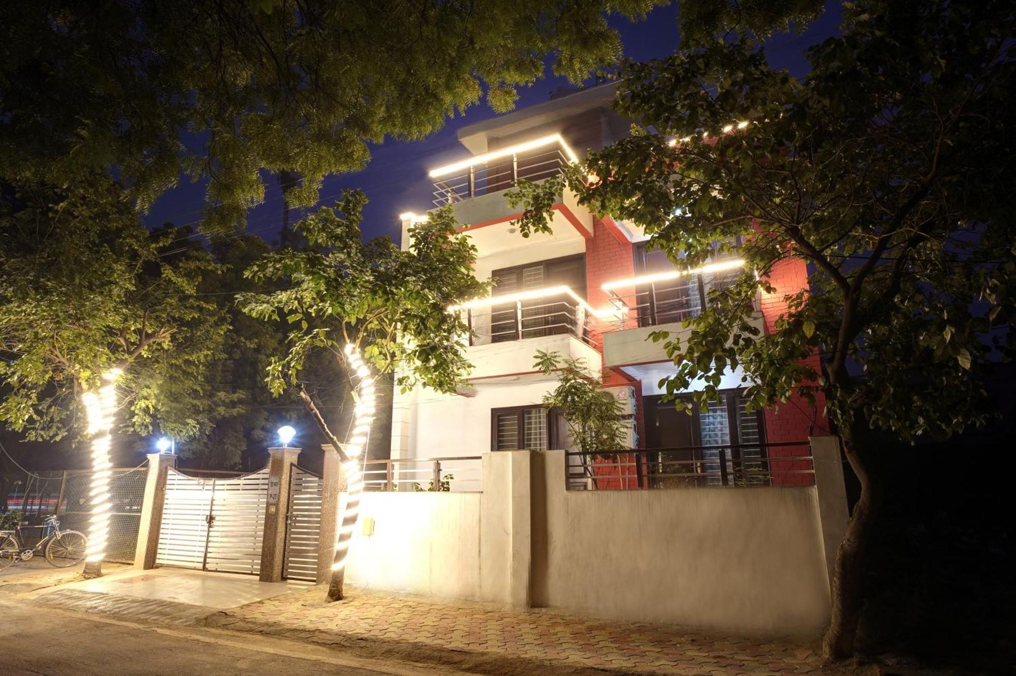 Nexhub Stay - Huda City Centre Gurgaon Eksteriør billede