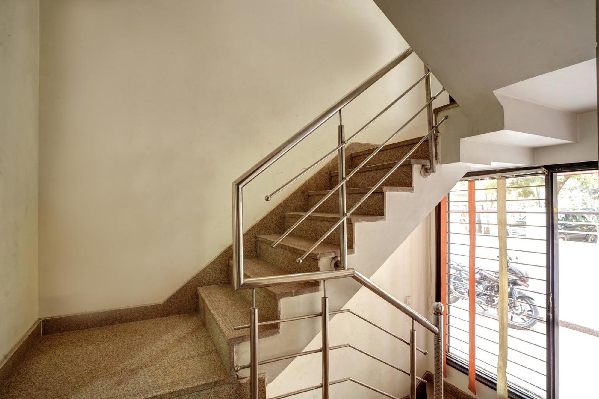 Nexhub Stay - Huda City Centre Gurgaon Eksteriør billede
